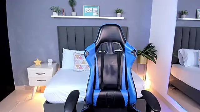 alessia leroy online show from 02.19.25