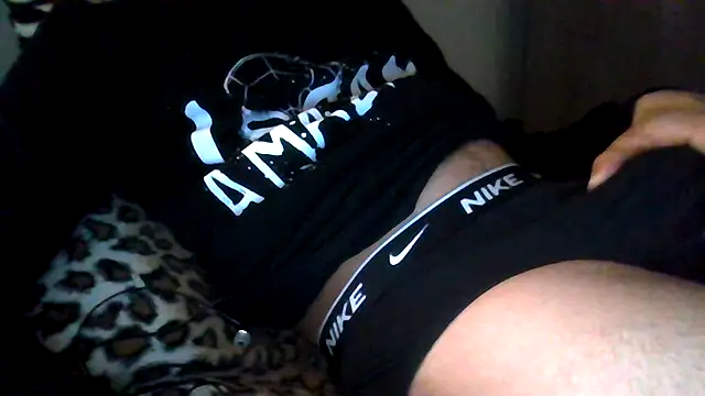 Snapshot of tommyboyteen chatting on 02.04.25 tommyboyteen online show from 02.04.25