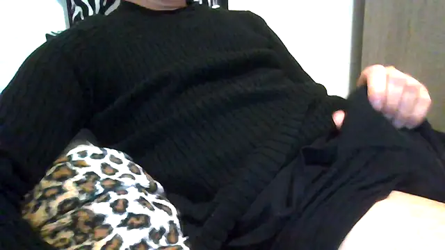 Snapshot of tommyboyteen chatting on 02.06.25 tommyboyteen online show from 02.06.25