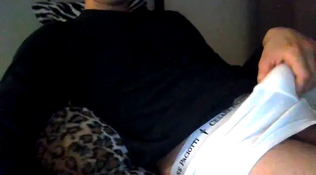 Snapshot of tommyboyteen chatting on 02.12.25 tommyboyteen online show from 02.12.25