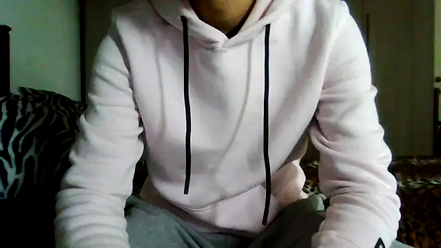 Snapshot of tommyboyteen chatting on 02.14.25 tommyboyteen online show from 02.14.25