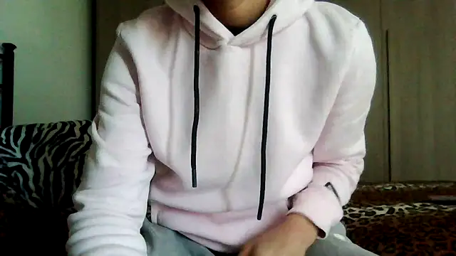 Snapshot of tommyboyteen chatting on 02.18.25 tommyboyteen online show from 02.18.25