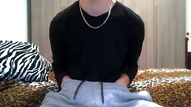 Snapshot of tommyboyteen chatting on 02.22.25 tommyboyteen online show from 02.22.25