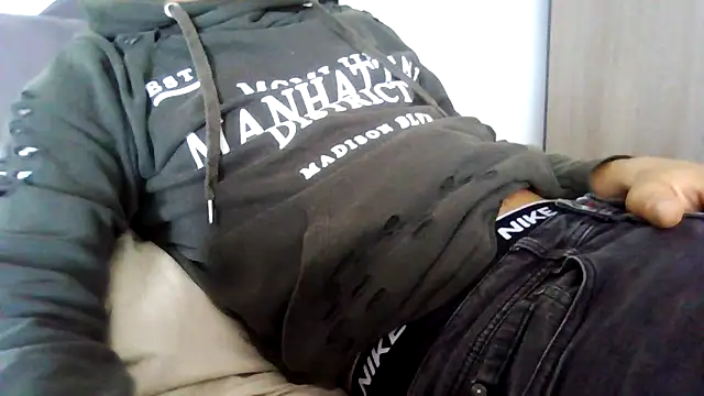 Snapshot of tommyboyteen chatting on 03.16.25 tommyboyteen online show from 03.16.25