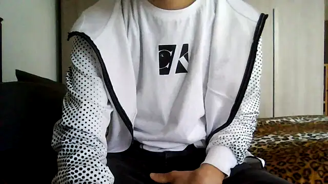 Snapshot of tommyboyteen chatting on 03.22.25 tommyboyteen online show from 03.22.25