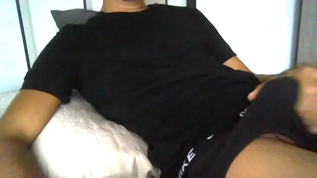 Snapshot of tommyboyteen chatting on 10.21.25 tommyboyteen online show from 10.21.25