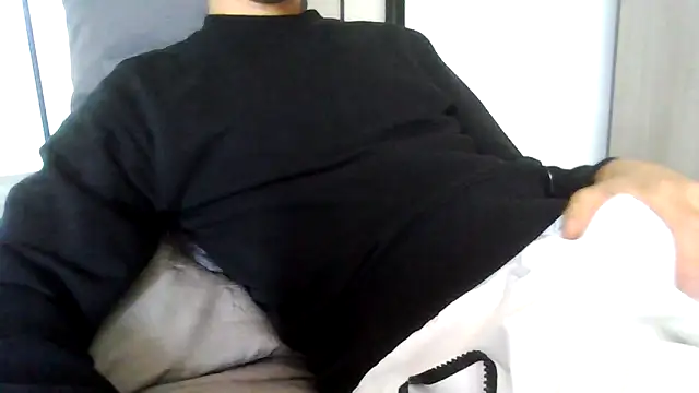 Snapshot of tommyboyteen chatting on 11.09.25 tommyboyteen online show from 11.09.25