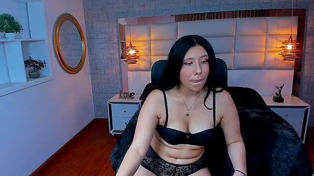 Nohemi louse online show from 12.19.25