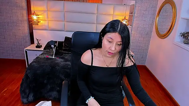 Nohemi louse online show from 02.08.26