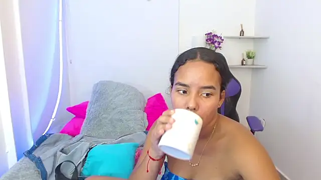 Roxy Stonee online show from 03.17.25