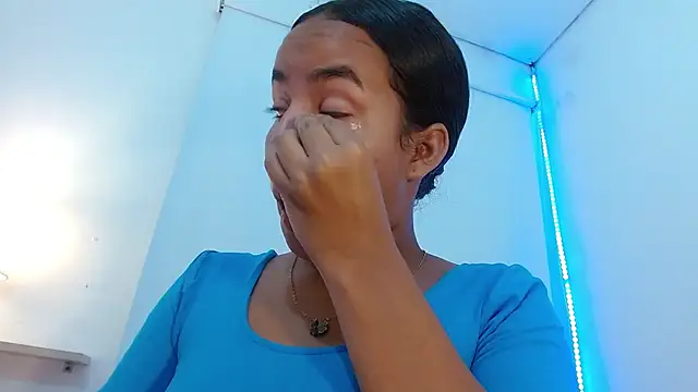 Roxy Stonee online show from 10.03.25