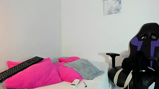 Roxy Stonee online show from 02.10.26