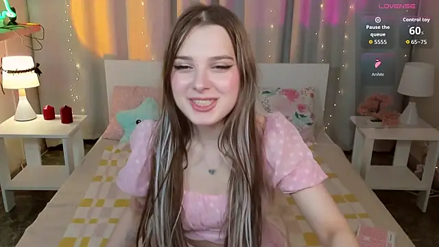 Snapshot of kaisajenner chatting on 06.15.26 kaisajenner online show from 06.15.26