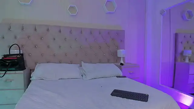 allicemackenzie online show from 09.23.25