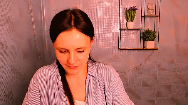 Snapshot of ValeriaHeart_ chatting on 02.04.25 ValeriaHeart online show from 02.04.25