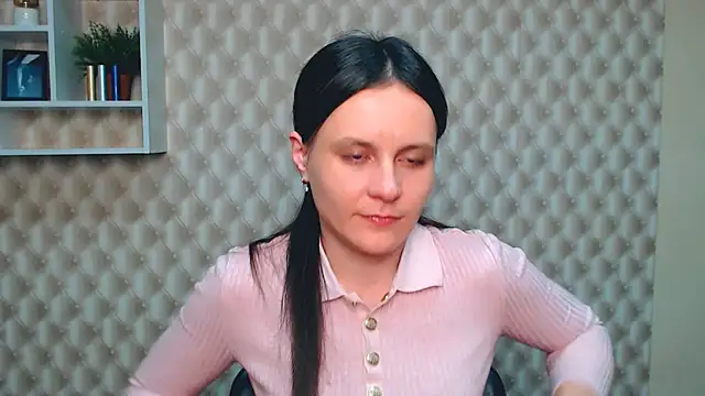 Snapshot of ValeriaHeart_ chatting on 03.08.25 ValeriaHeart online show from 03.08.25