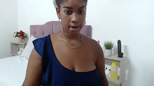 Snapshot of CanelaFierce chatting on 03.04.25 CanelaFierce online show from 03.04.25