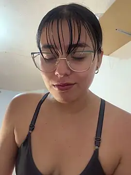 Snapshot of megan_cl chatting on 02.20.25 megan cl online show from 02.20.25