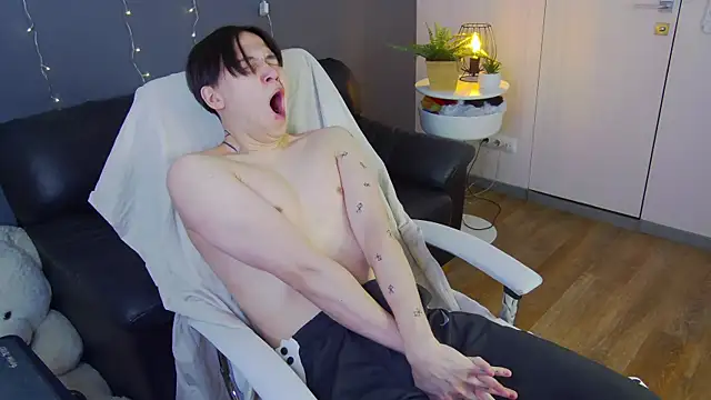 Snapshot of just_gay_ chatting on 02.09.25 just gay online show from 02.09.25