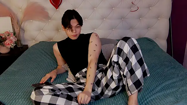 Snapshot of just_gay_ chatting on 02.28.25 just gay online show from 02.28.25