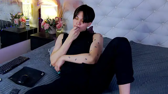 Snapshot of just_gay_ chatting on 03.10.25 just gay online show from 03.10.25