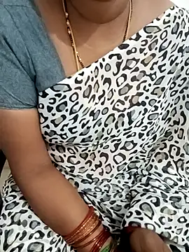 Snapshot of Tamil_Meera12 chatting on 02.10.25 Tamil Meera12 online show from 02.10.25