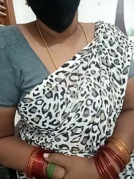 Snapshot of Tamil_Meera12 chatting on 02.10.25 Tamil Meera12 online show from 02.10.25