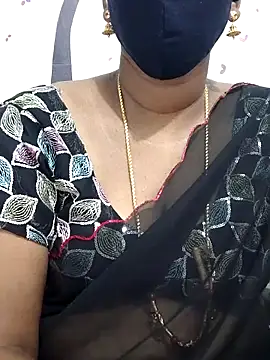 Snapshot of Tamil_Meera12 chatting on 10.27.25 Tamil Meera12 online show from 10.27.25