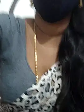 Snapshot of Tamil_Meera12 chatting on 10.30.25 Tamil Meera12 online show from 10.30.25