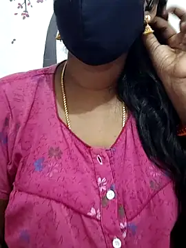 Snapshot of Tamil_Meera12 chatting on 10.31.25 Tamil Meera12 online show from 10.31.25