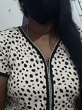 Snapshot of Tamil_Meera12 chatting on 11.04.25 Tamil Meera12 online show from 11.04.25