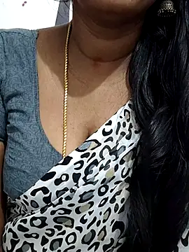 Snapshot of Tamil_Meera12 chatting on 11.19.25 Tamil Meera12 online show from 11.19.25