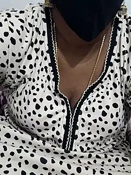 Snapshot of Tamil_Meera12 chatting on 12.15.25 Tamil Meera12 online show from 12.15.25