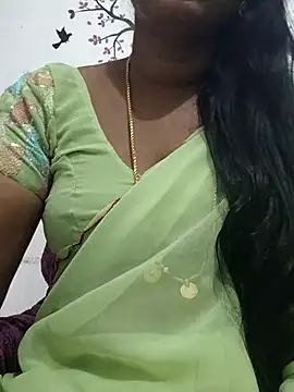 Snapshot of Tamil_Meera12 chatting on 12.19.25 Tamil Meera12 online show from 12.19.25