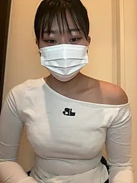 Snapshot of Rara__oo chatting on 02.18.25 Rara oo online show from 02.18.25