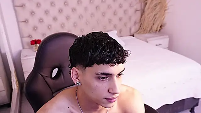 Snapshot of JhoanLeandro chatting on 06.17.26 JhoanLeandro online show from 06.17.26