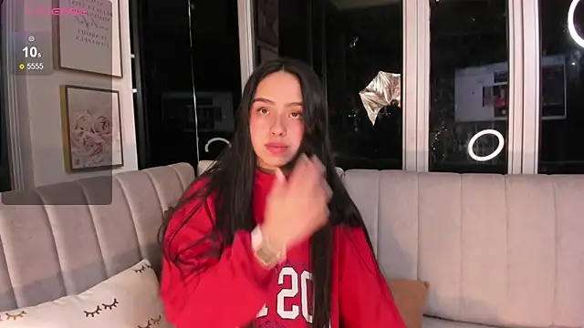 Daphne chers online show from 02.25.25