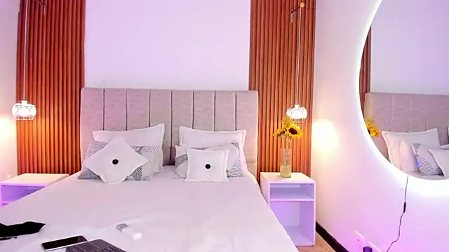 khloe-sweet online show from 10.15.25