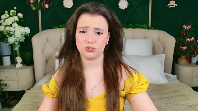 Snapshot of Pauline_Heaven chatting on 12.22.25 Pauline Heaven online show from 12.22.25