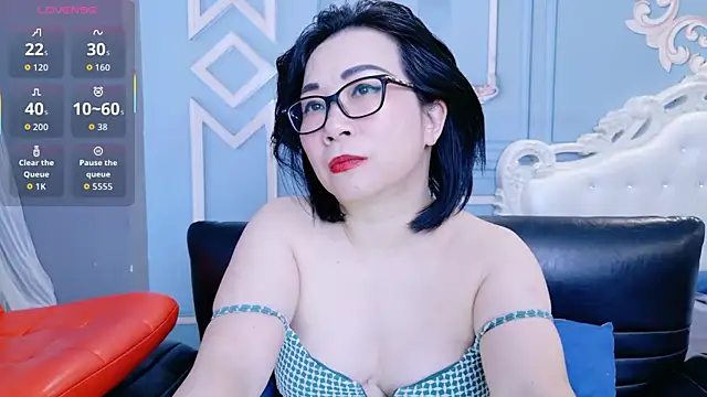 Snapshot of LucianaMe chatting on 03.27.26 LucianaMe online show from 03.27.26