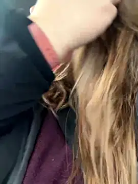 Snapshot of Lars-Lola chatting on 12.03.25 Lars-Lola online show from 12.03.25