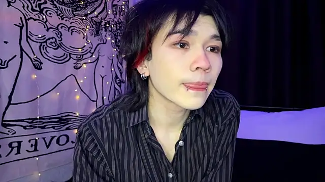 Snapshot of rennnuts chatting on 02.18.25 rennnuts online show from 02.18.25