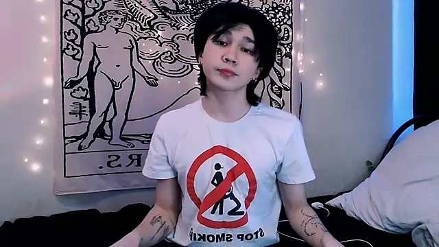 Snapshot of rennnuts chatting on 03.15.25 rennnuts online show from 03.15.25