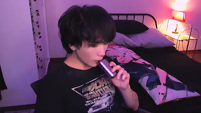 Snapshot of rennnuts chatting on 10.08.25 rennnuts online show from 10.08.25