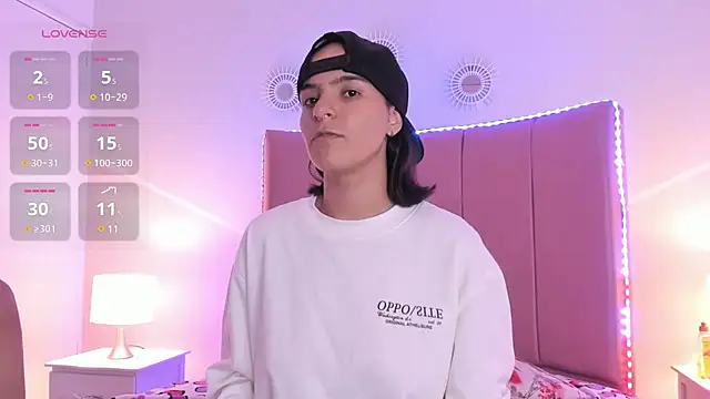  Emma whiitee  online show from 03.09.25