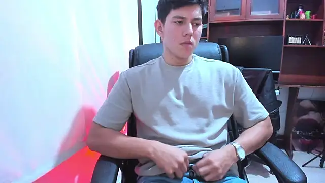 JamesCr  online show from 02.05.25