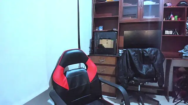 JamesCr  online show from 02.08.25