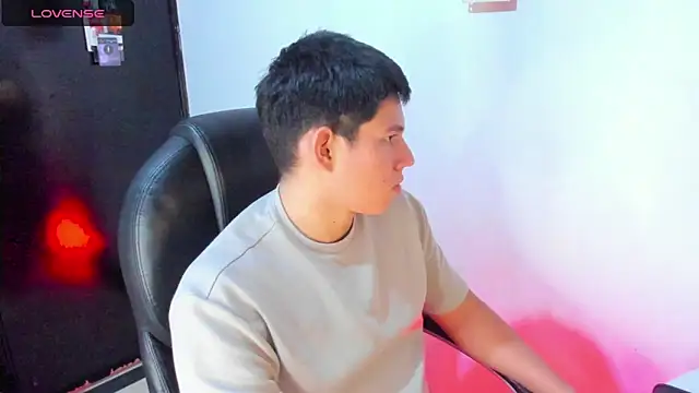 JamesCr  online show from 03.22.25