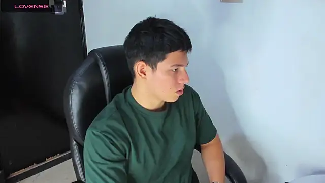 JamesCr  online show from 03.23.25