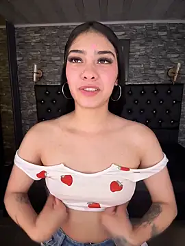Snapshot of TayylorSexx chatting on 06.18.26 TayylorSexx online show from 06.18.26